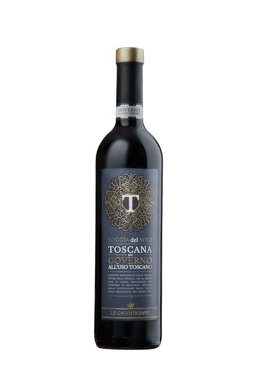 Bottiglia di vino rosso toscano su fondo bianco, packshot per cantine e negozi